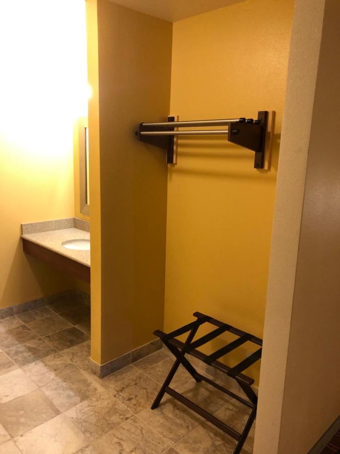 Super 8 By Wyndham Plover Stevens Point Area Exterior foto