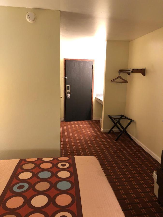 Super 8 By Wyndham Plover Stevens Point Area Exterior foto