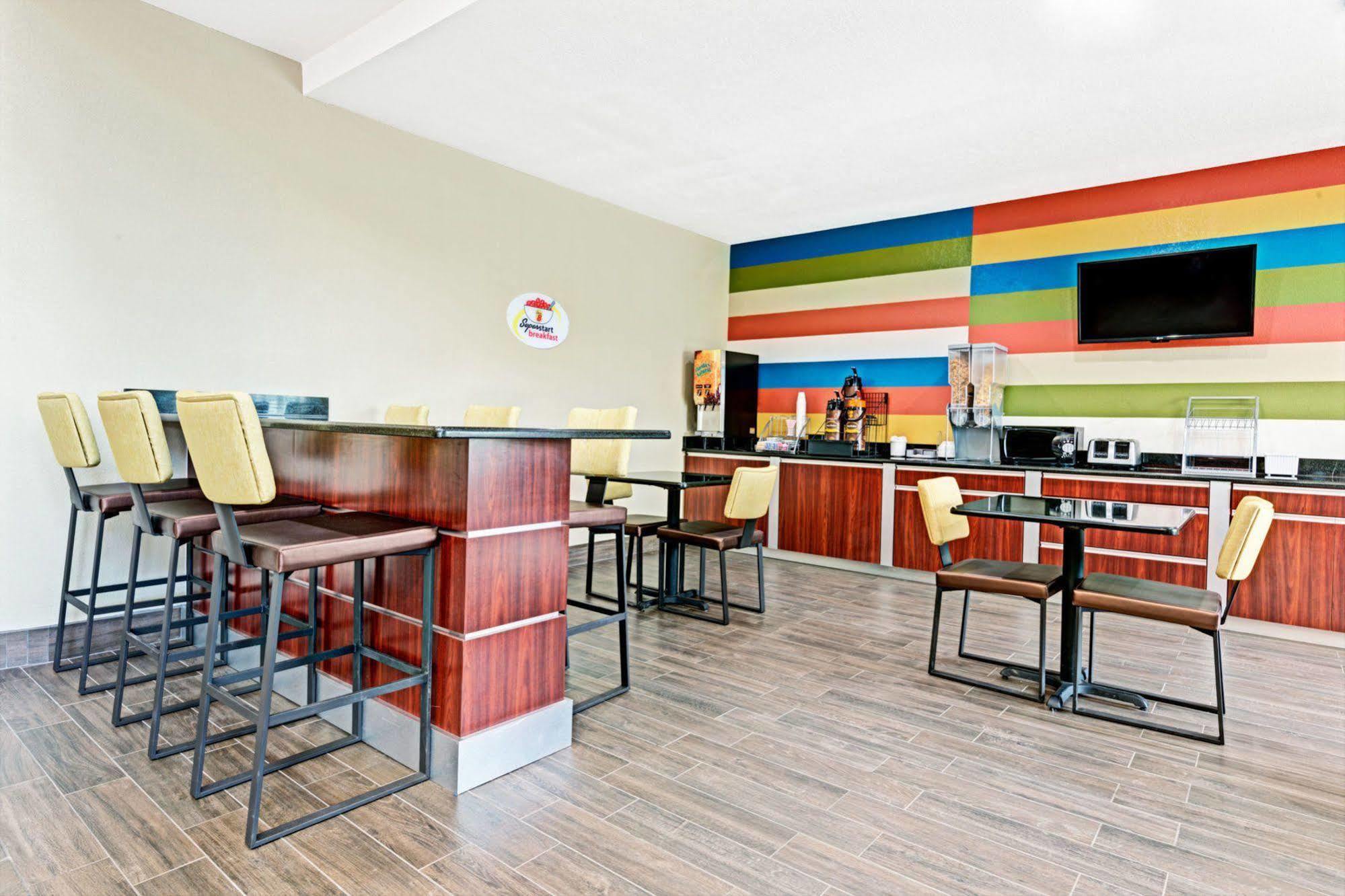 Super 8 By Wyndham Plover Stevens Point Area Exterior foto