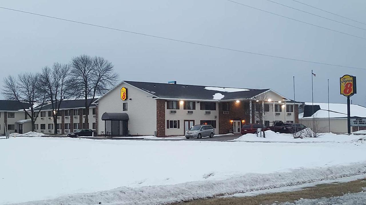 Super 8 By Wyndham Plover Stevens Point Area Exterior foto