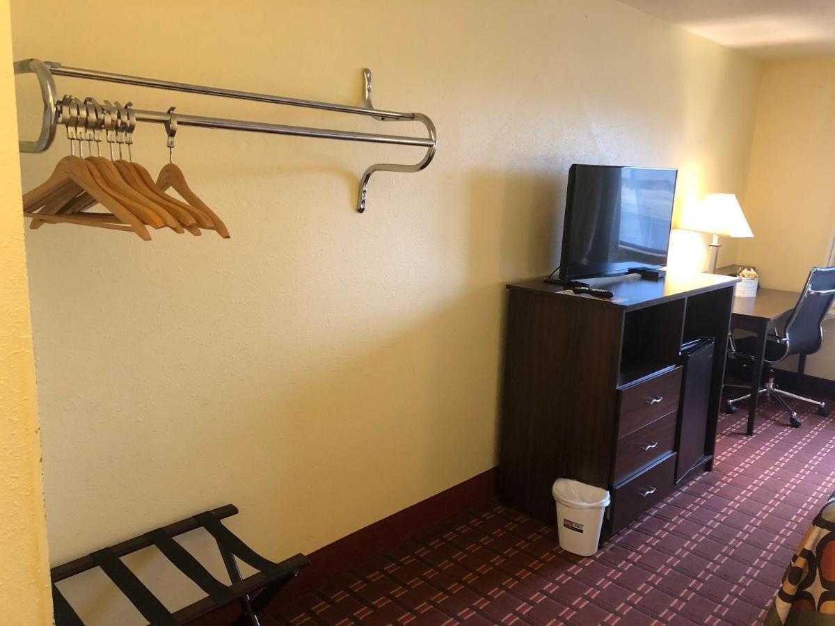 Super 8 By Wyndham Plover Stevens Point Area Exterior foto