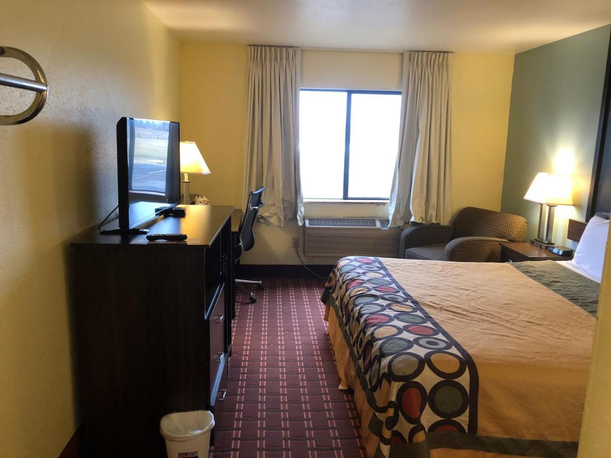 Super 8 By Wyndham Plover Stevens Point Area Exterior foto