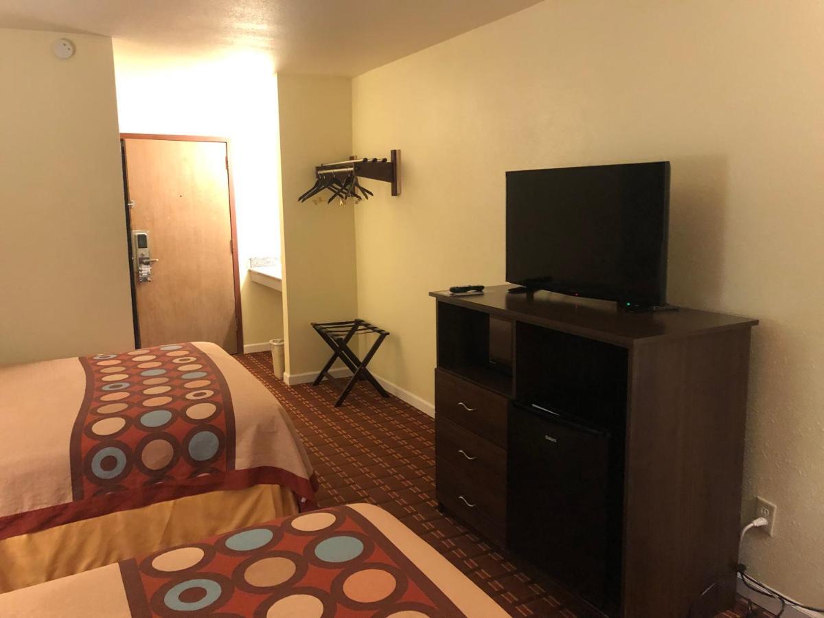 Super 8 By Wyndham Plover Stevens Point Area Exterior foto